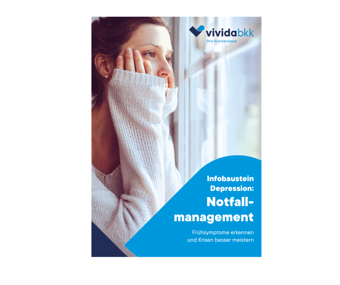 Eine Frau blickt nachdenklich aus dem Fenster und stützt ihr Kinn auf ihre Hand. Das Bild wird von einem blauen Kasten überlagert, der einen deutschen Text über Notfallmanagement bei Depressionen von "vividabkk" enthält.