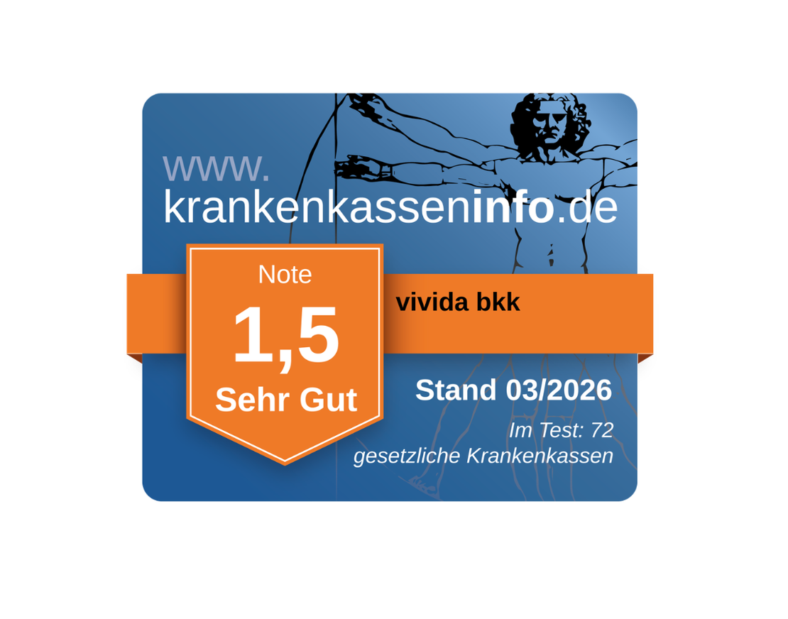 Eine blaue Verleihungsplakette von krankenkasseninfo.de mit "Note 1,5 Sehr Gut" für vivida bkk, mit dem Prüfdatum 03/2026 und "Im Test: 72 gesetzliche Krankenkassen".