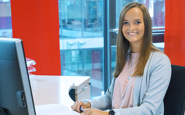 Mitarbeiterin Sina Knöpfle