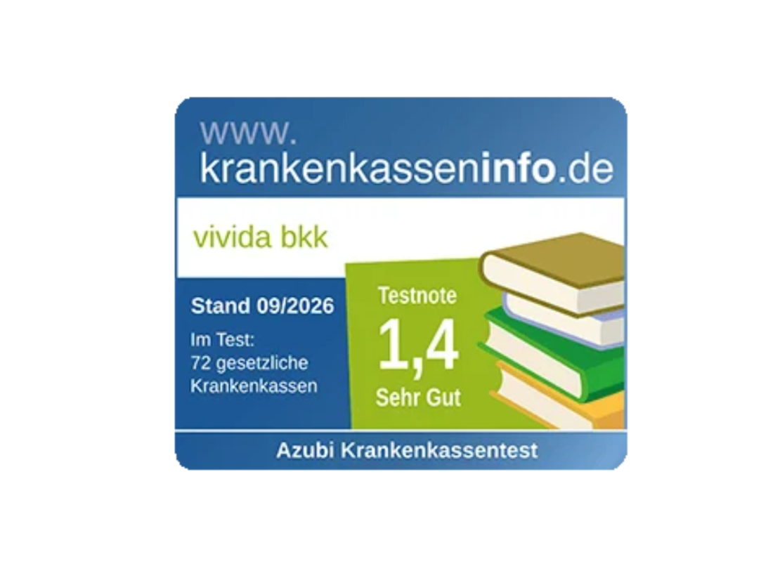 Blaues und grünes Abzeichen mit gestapelten Büchern. Text: „www.krankenkasseninfo.de“, „vivida bkk“, „Testnote 1,4 Sehr Gut“, „Stand 09/2026“ und „72 gesetzliche Krankenkassen im Test“.