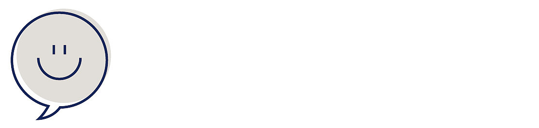 Eine einfache Grafik einer Sprechblase mit einem lächelnden Gesicht darin, dunkelblau umrandet auf hellgrauem Hintergrund, auf der linken Seite positioniert, mit reichlich weißem Raum auf der rechten Seite.